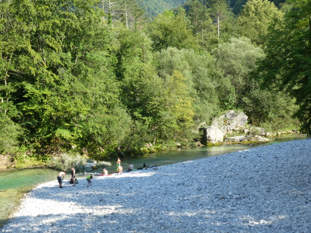 Kopališče na sotočju rek Soče in Tolminke, Goriške