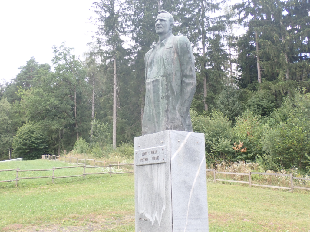 Kip Prežihovega Voranca na Preškem vrhu